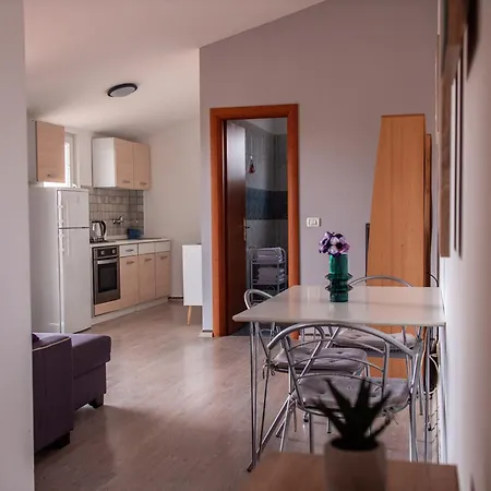 Apartament Zaklina 1496 *